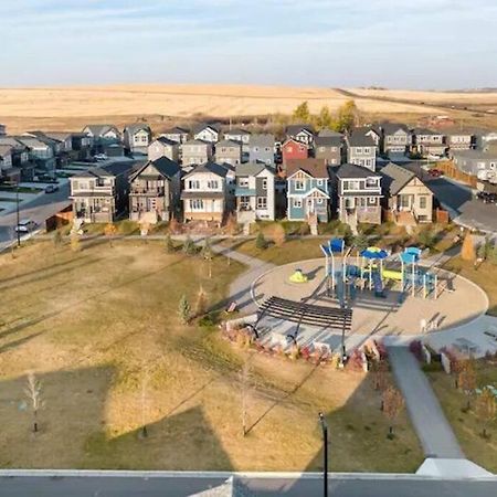 Cozy Suites In Calgary Area Balzac Экстерьер фото