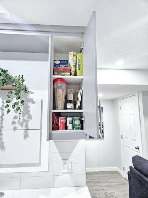 Cozy Suites In Calgary Area Balzac Экстерьер фото