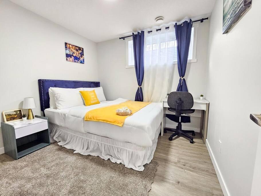 Cozy Suites In Calgary Area Balzac Экстерьер фото