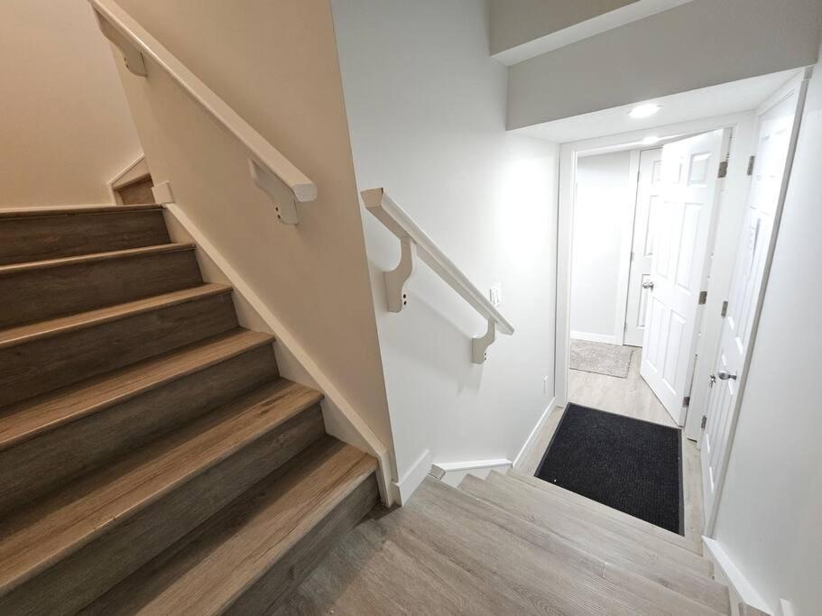 Cozy Suites In Calgary Area Balzac Экстерьер фото