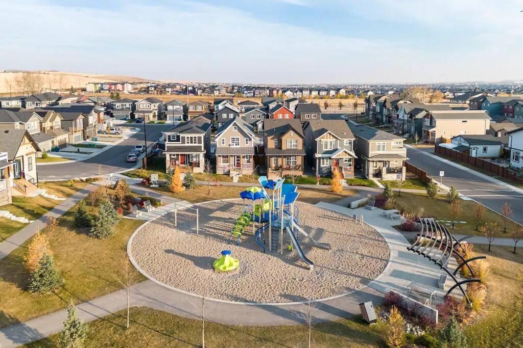 Cozy Suites In Calgary Area Balzac Экстерьер фото